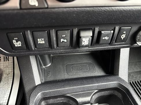 Used 2021 Toyota Tacoma TRD Off-Road w/ TRD Premium Off Road Package AWD/4WD image 29