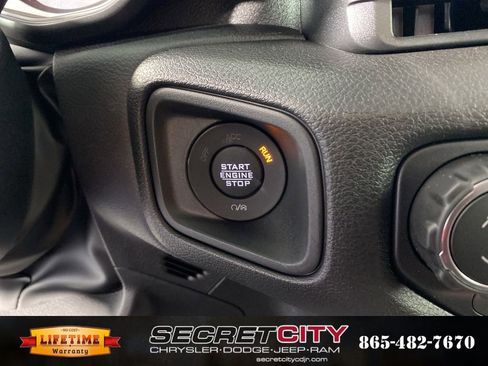 New 2025 Jeep Gladiator Sport image 18