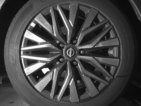 Used 2025 Nissan Altima 2.5 SV FWD image 15