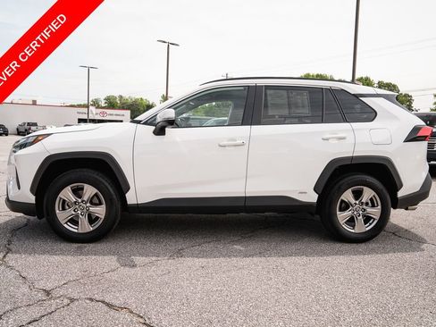 Used 2022 Toyota RAV4 XLE AWD/4WD image 4