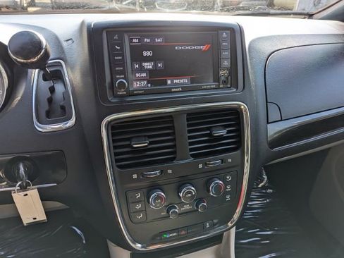 Used 2020 Dodge Grand Caravan SXT FWD image 24