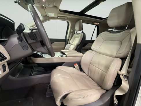 Used 2024 Lincoln Navigator Premiere AWD/4WD image 9