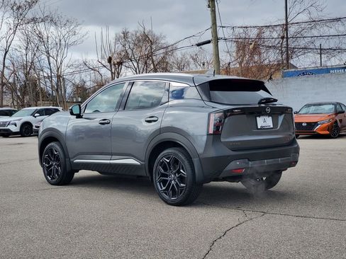 Used 2025 Nissan Kicks SR image 3