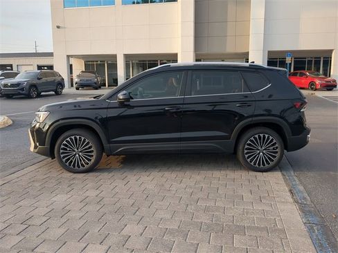 New 2025 Volkswagen Taos SE image 6