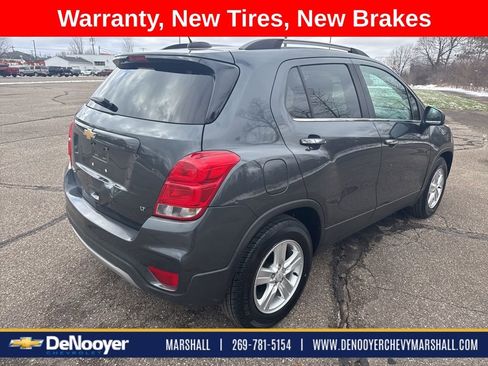 Used 2018 Chevrolet Trax LT w/ LT Convenience Package image 5