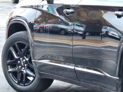 Certified 2022 Chevrolet Traverse Premier w/ Redline Edition image 17