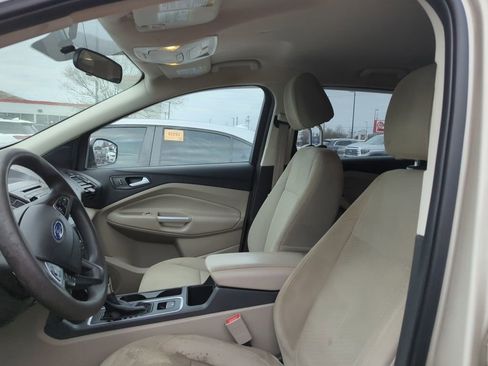 Used 2017 Ford Escape SE image 6