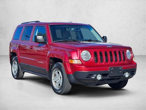 Used 2017 Jeep Patriot Sport w/ Power Value Group FWD image 3