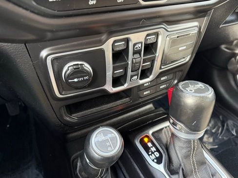 Used 2018 Jeep Wrangler Unlimited Sahara AWD/4WD image 24