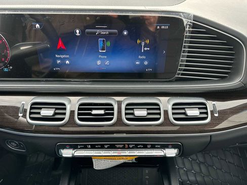 Used 2026 Mercedes-Benz GLS 450 4MATIC image 28