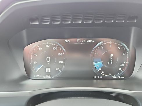 Used 2017 Volvo XC90 T6 Momentum w/ Vision Package AWD/4WD image 29