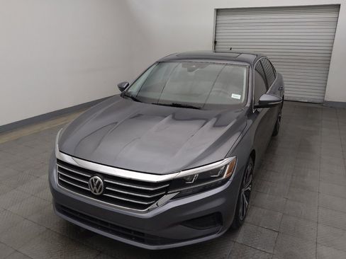 Used 2022 Volkswagen Passat 2.0T SE FWD image 15
