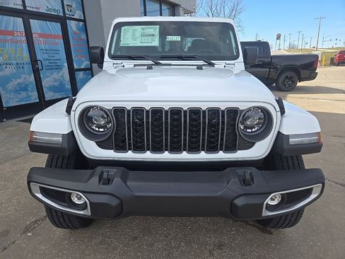 New 2026 Jeep Gladiator Sahara image 17