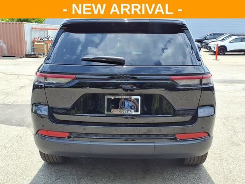 Used 2025 Jeep Grand Cherokee Limited w/ Black Appearance Package AWD/4WD image 6