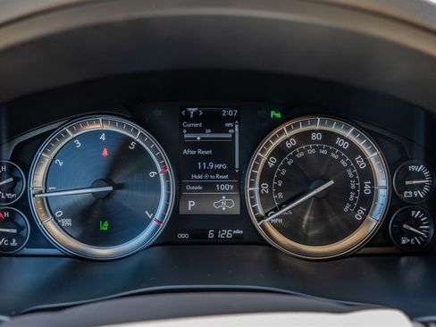 Used 2020 Lexus LX 570 4WD w/ Luxury Package image 19