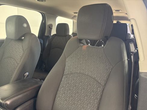 Used 2014 GMC Acadia SLE image 8