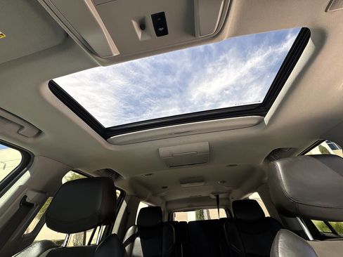 Used 2019 Cadillac Escalade ESV Luxury AWD/4WD image 37
