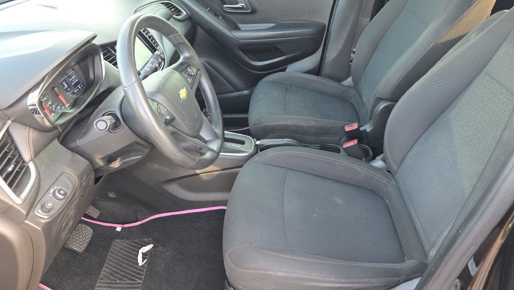 Used 2020 Chevrolet Trax LS w/ Tint and Cruise Package FWD image 17
