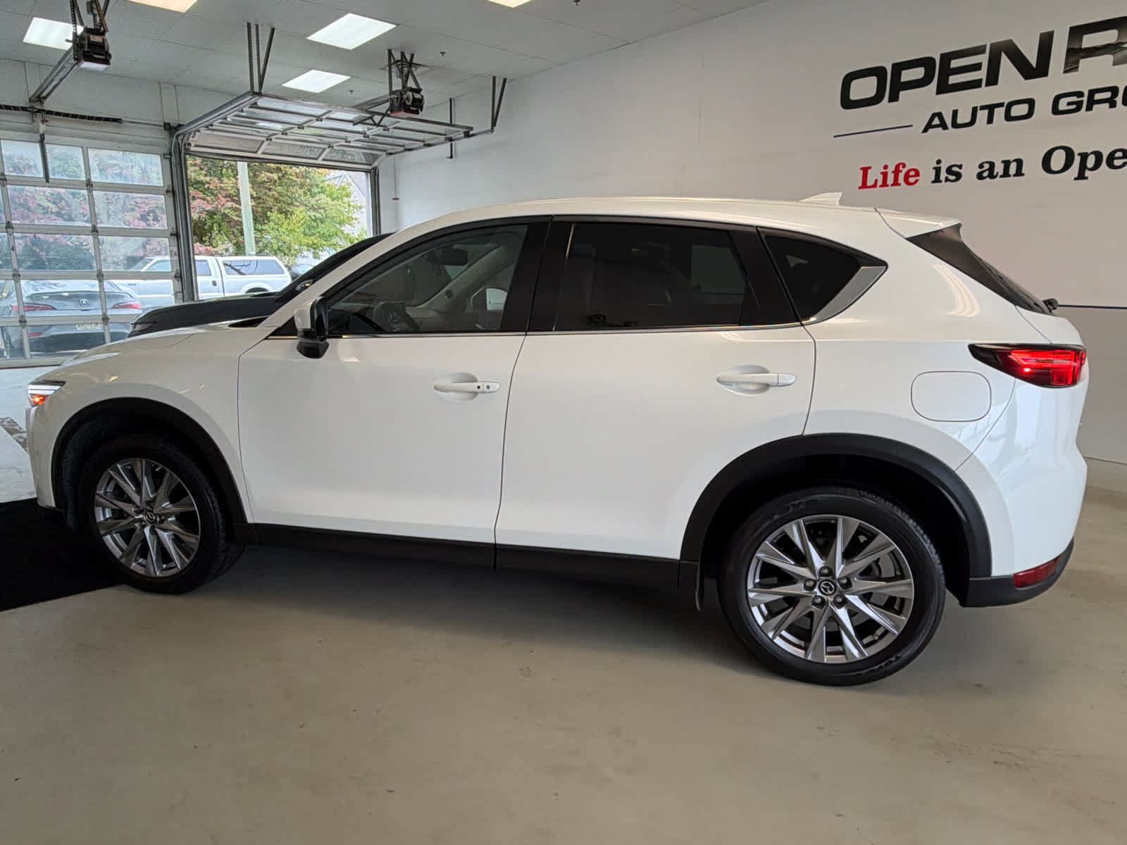 Used 2019 MAZDA CX-5 Grand Touring AWD/4WD image 2
