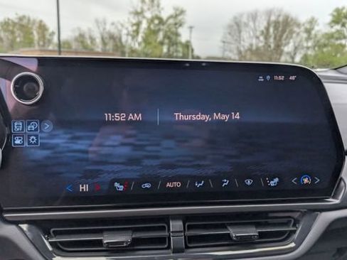 Used 2024 Chevrolet Equinox EV RS FWD image 19
