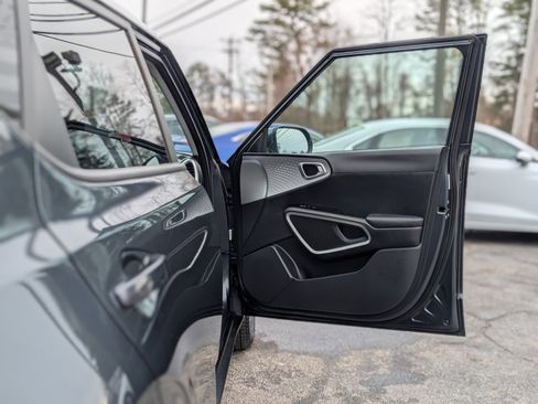 Used 2023 Kia Soul LX image 34