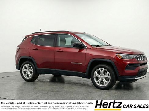 Used 2025 Jeep Compass Latitude AWD/4WD image 1