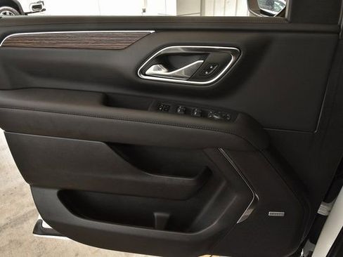 Used 2024 Chevrolet Suburban High Country image 12