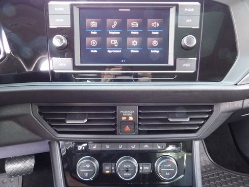 Used 2023 Volkswagen Jetta SE image 20