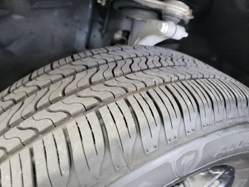 Used 2023 Jeep Grand Cherokee L Laredo AWD/4WD image 30