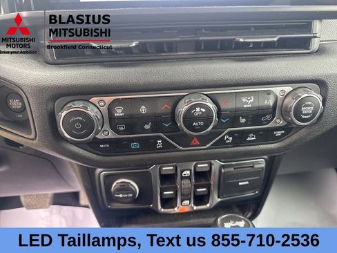 Used 2024 Jeep Wrangler Unlimited w/ Convenience Group AWD/4WD image 29