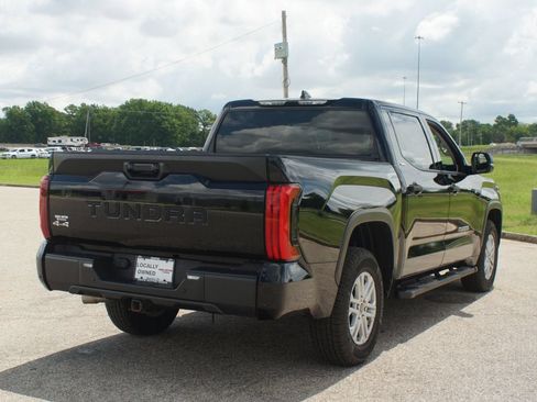 Used 2022 Toyota Tundra SR5 w/ SR5 Convenience Package AWD/4WD image 20