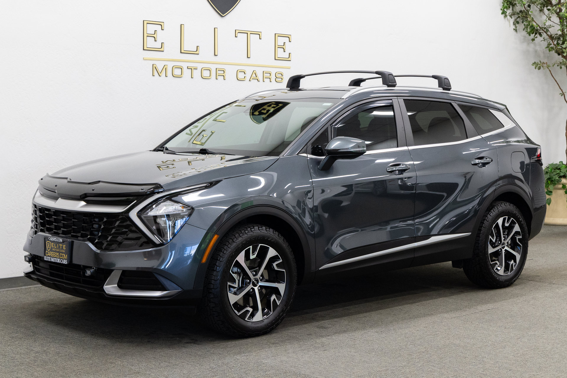 Used 2023 Kia Sportage EX AWD/4WD image 1