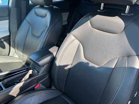 Used 2025 Jeep Compass Limited image 35