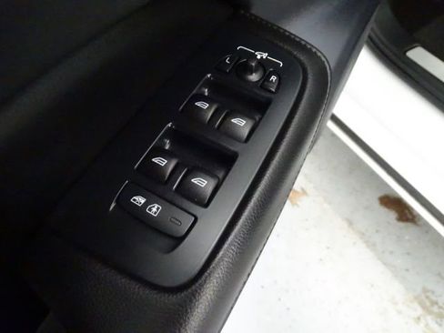 Used 2022 Volvo S60 B5 Inscription AWD/4WD image 10