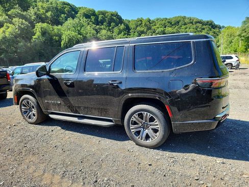 Used 2025 Jeep Wagoneer Series II AWD/4WD image 3