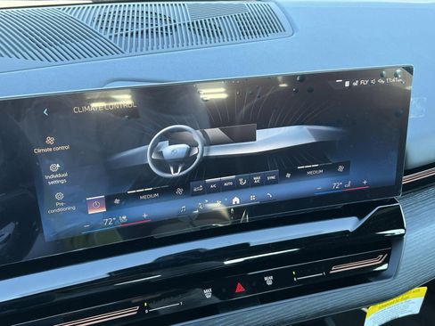 New 2025 BMW 530i xDrive w/ Premium Package image 18