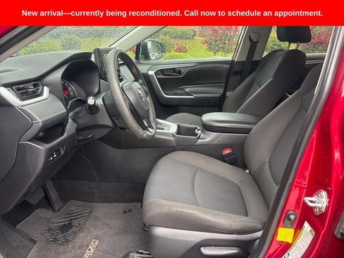 Used 2022 Toyota RAV4 LE AWD/4WD image 25