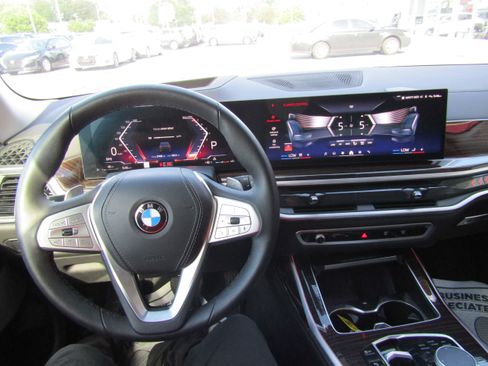 Used 2026 BMW X7 xDrive40i AWD/4WD image 16