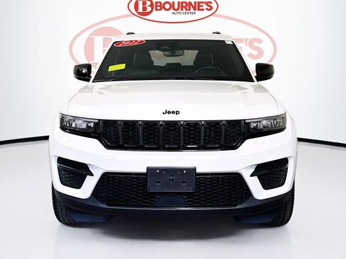 Used 2022 Jeep Grand Cherokee Altitude image 5