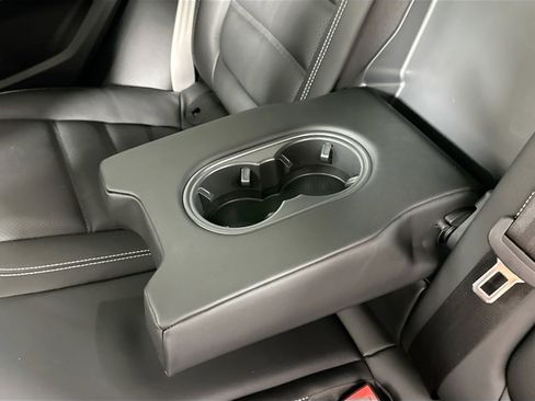 Certified 2025 Porsche Macan image 37