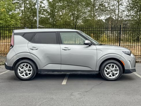 Used 2023 Kia Soul LX w/ Option Group 015 image 3