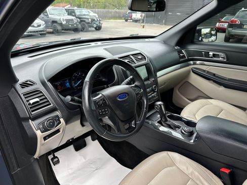 Used 2018 Ford Explorer XLT w/ Equipment Group 202A AWD/4WD image 16