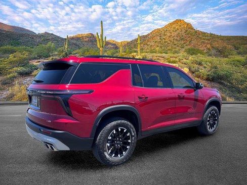 Used 2024 Chevrolet Traverse Z71 AWD/4WD image 4