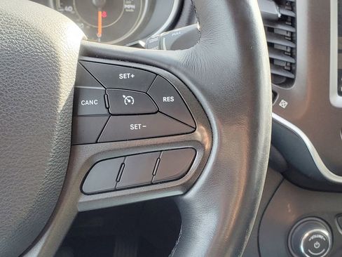 Used 2019 Jeep Cherokee Trailhawk w/ Comfort/Convenience Group image 24