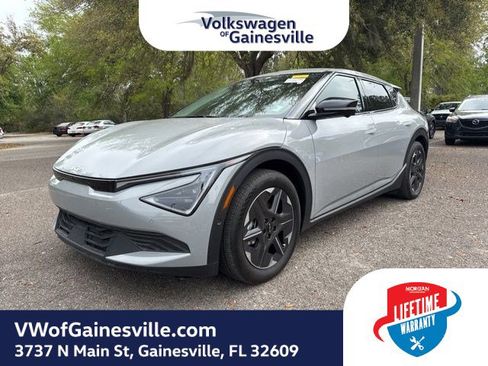 Used 2025 Kia EV6 Light w/ Light LR Technology Package image 2