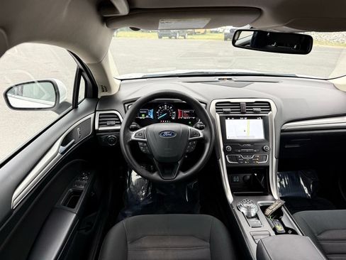 Used 2019 Ford Fusion SE FWD image 23