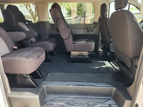 Used 2023 Ford Transit 350 XLT image 30