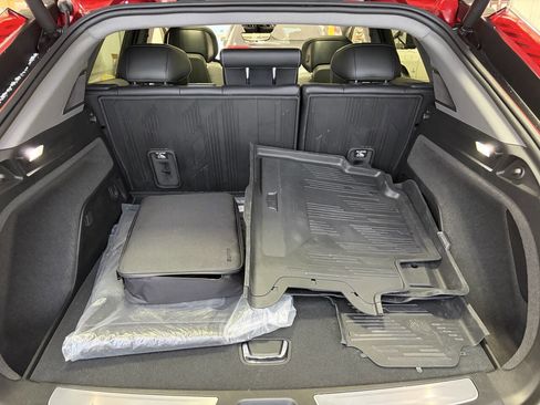 Used 2025 Cadillac Optiq Luxury 1 w/ LPO, Floor Liner Package image 29