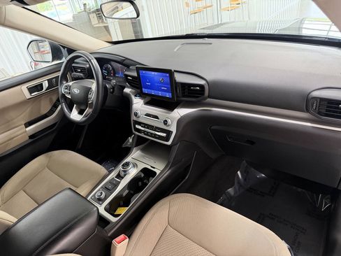 Used 2023 Ford Explorer XLT AWD/4WD image 33