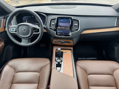 Used 2023 Volvo XC90 B5 Plus image 19